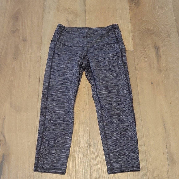 Athleta Black And Gray Cropped Athletic Leggings Size XXS - Picture 1 of 6